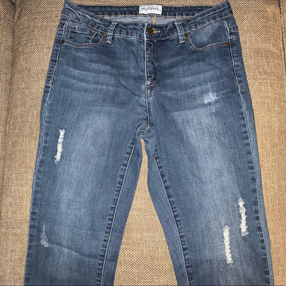 EUC Peck & Peck Cropped Distressed Jeans Size 4.